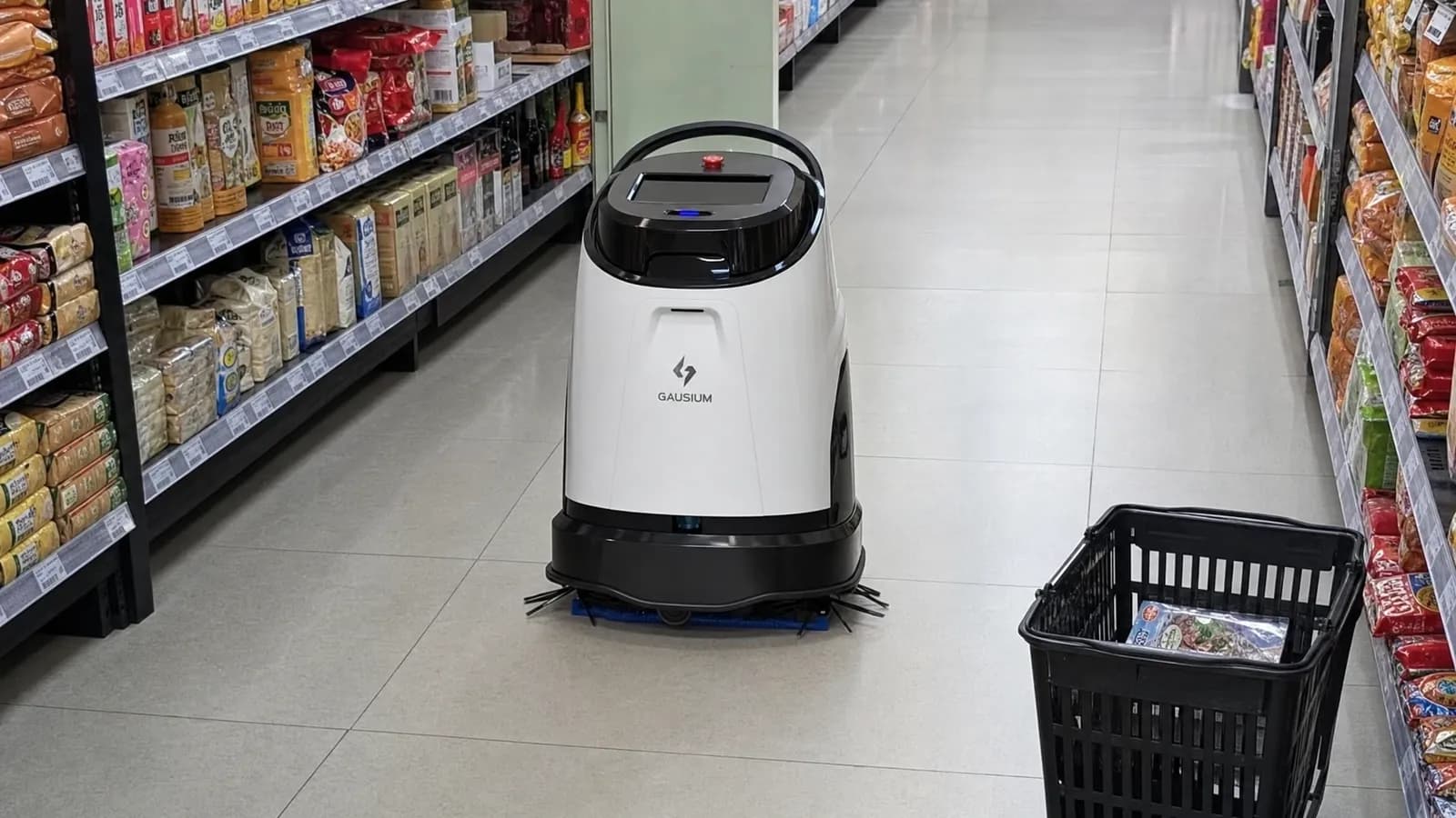 Gausium Scrubber 50 in a grocery aisle